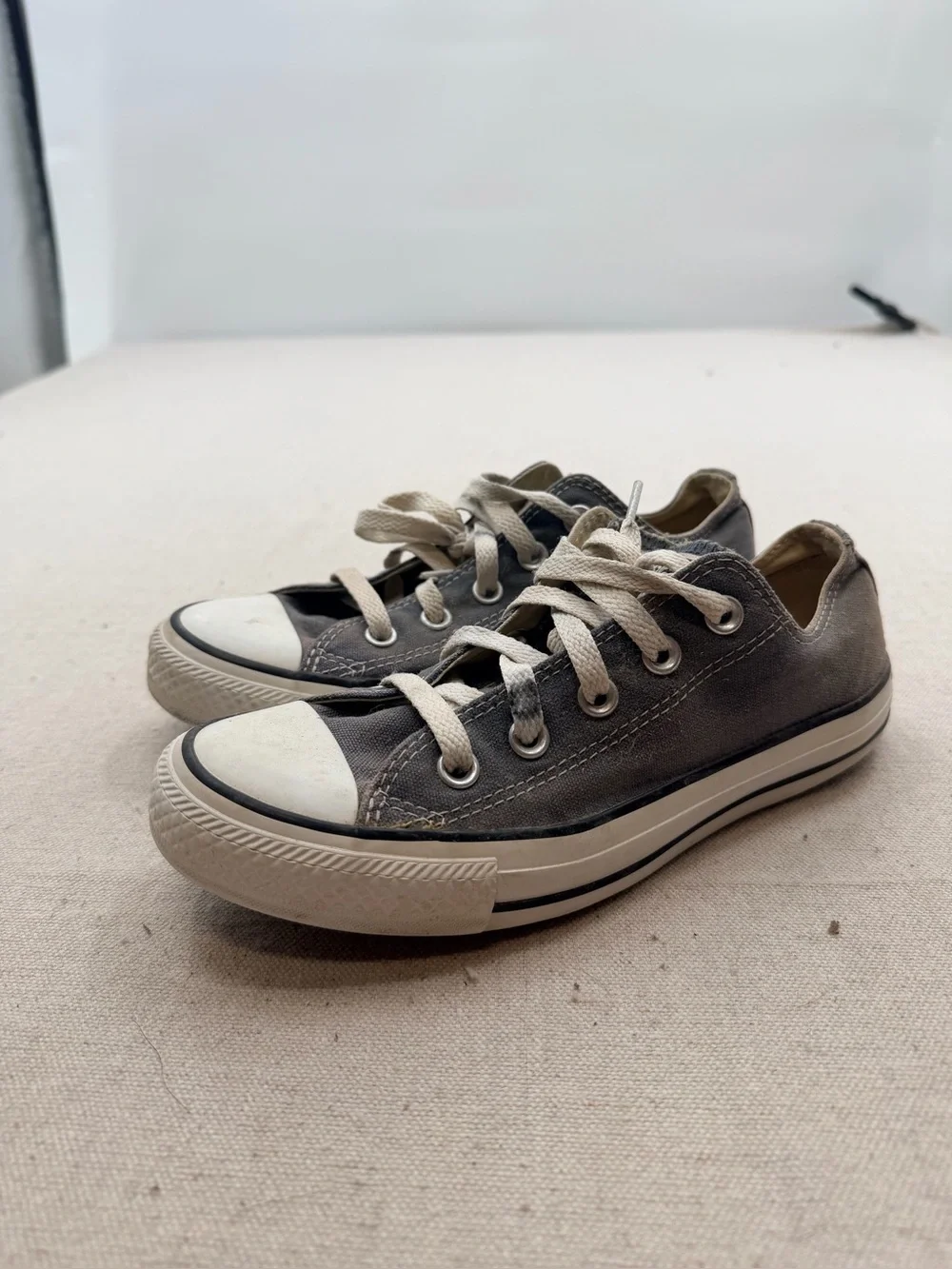 Converse  Low Top Sneakers in Gray and White
